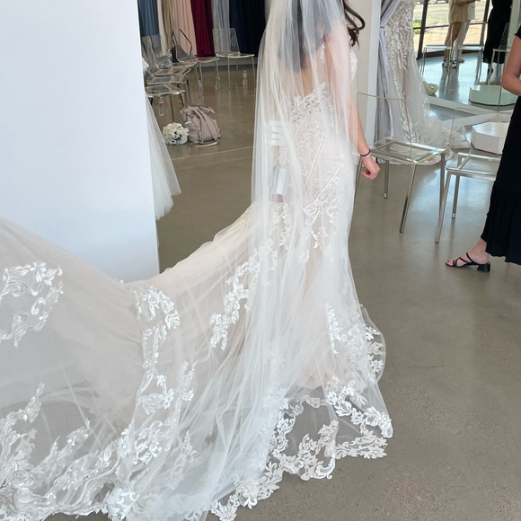 NEW! NEVER USED
CT278
EDDY K COUTURE
IVORY/CHAMPAGNE/ALMOND IN SIZE 10 - Picture 4 of 7